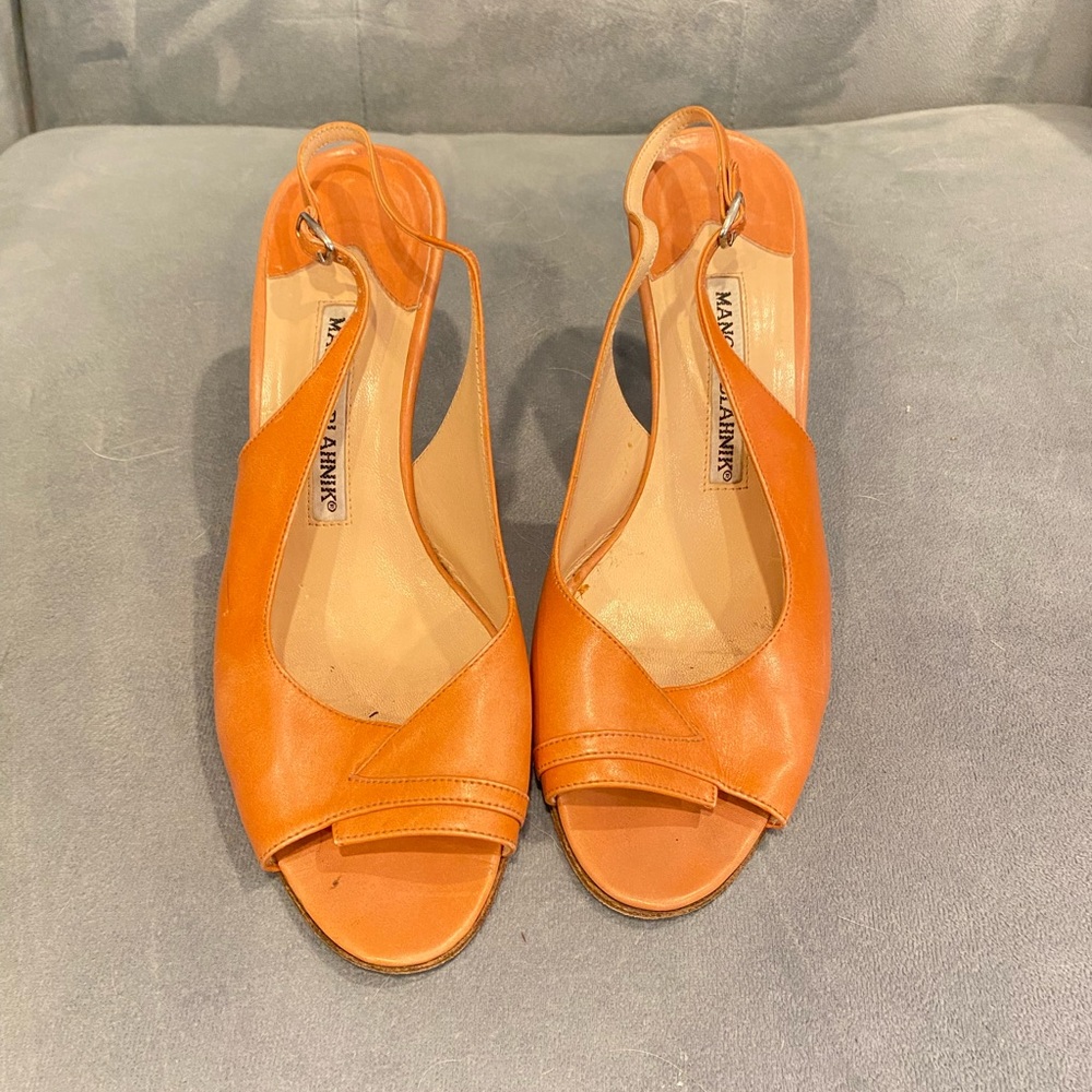Manolo Blahnik orange leather and wood heels 37